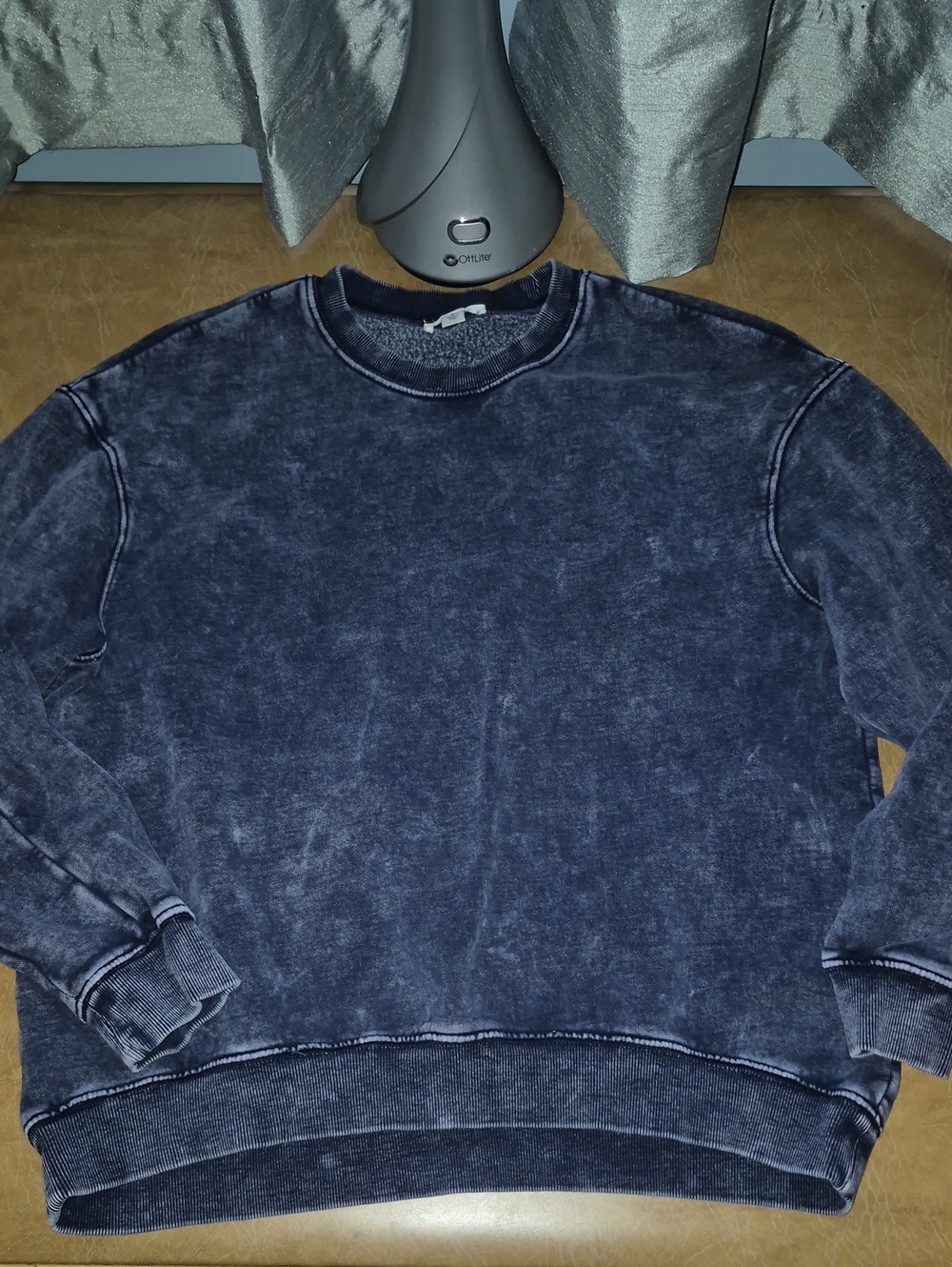 Womens Goodthreads Mineral-Wash Navy Crewneck Sweatshirt..size M